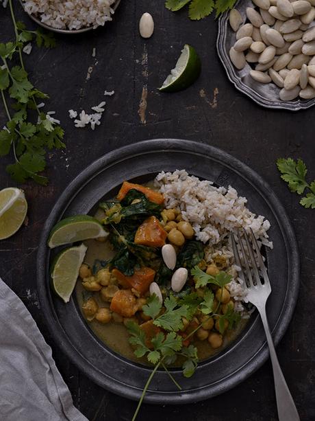 CURRY DE GARBANZOS CON LECHE DE COCO Y CALABAZA CURRY DE GARBANZOS CON LECHE DE COCO Y CALABAZA