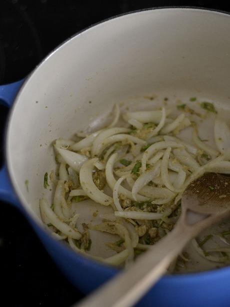 CURRY DE GARBANZOS CON LECHE DE COCO Y CALABAZA CURRY DE GARBANZOS CON LECHE DE COCO Y CALABAZA