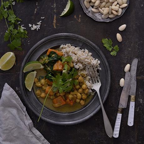 CURRY DE GARBANZOS CON LECHE DE COCO Y CALABAZA CURRY DE GARBANZOS CON LECHE DE COCO Y CALABAZA