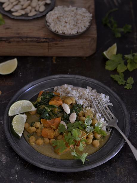 CURRY DE GARBANZOS CON LECHE DE COCO Y CALABAZA CURRY DE GARBANZOS CON LECHE DE COCO Y CALABAZA