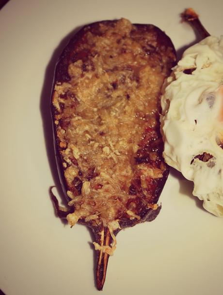 BERENGENAS ASADAS CON CUMBRE DE HUEVO BERENGENAS ASADAS CON CUMBRE DE HUEVO