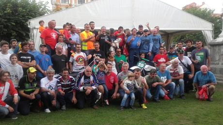 ‘MotocrossTerapia’ de 80 cc Foto de familia de los pilotos.