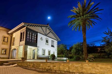 Apartamentos-Rurales-La-Casona-de-La-Roza---Asturias---exterior-noche