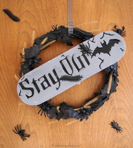 DIY: Corona para Halloween y Día de Muertos DIY Halloween wreath / Cómo hacer una corona para Halloween y Día de Muertos // casahaus.net