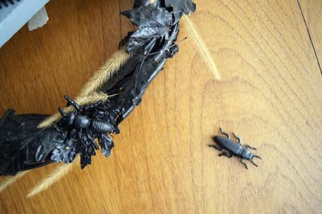DIY: Corona para Halloween y Día de Muertos DIY Halloween wreath / Cómo hacer una corona para Halloween y Día de Muertos // casahaus.net