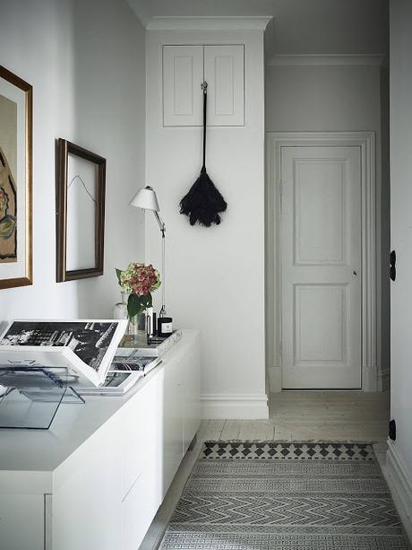 UNA VIVIENDA DE TECHOS ALTOS Y ESTILO ECLÉCTICO UNA VIVIENDA DE TECHOS ALTOS Y ESTILO ECLÉCTICO