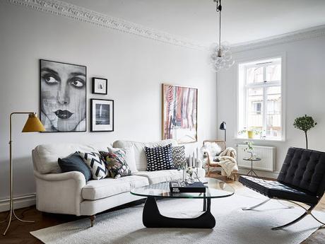 UNA VIVIENDA DE TECHOS ALTOS Y ESTILO ECLÉCTICO UNA VIVIENDA DE TECHOS ALTOS Y ESTILO ECLÉCTICO