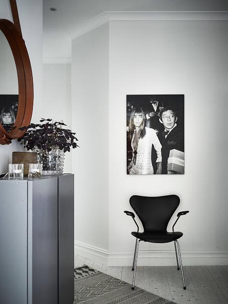 UNA VIVIENDA DE TECHOS ALTOS Y ESTILO ECLÉCTICO UNA VIVIENDA DE TECHOS ALTOS Y ESTILO ECLÉCTICO