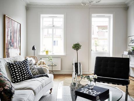 UNA VIVIENDA DE TECHOS ALTOS Y ESTILO ECLÉCTICO UNA VIVIENDA DE TECHOS ALTOS Y ESTILO ECLÉCTICO