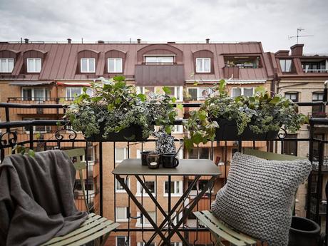 UNA VIVIENDA DE TECHOS ALTOS Y ESTILO ECLÉCTICO UNA VIVIENDA DE TECHOS ALTOS Y ESTILO ECLÉCTICO