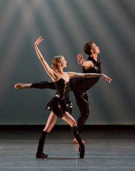 Iris Van Herpen diseño vanguardista para la danza Iris Van Herpen diseño vanguardista para la danza