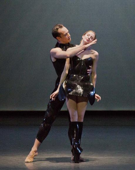 Iris Van Herpen diseño vanguardista para la danza Iris Van Herpen diseño vanguardista para la danza