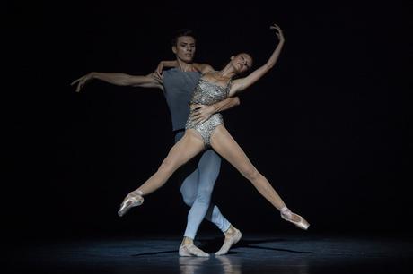 Iris Van Herpen diseño vanguardista para la danza Iris Van Herpen diseño vanguardista para la danza