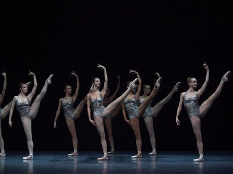 Iris Van Herpen diseño vanguardista para la danza Iris Van Herpen diseño vanguardista para la danza