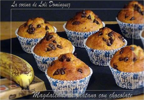 Magdalenas de plátano con chocolate Magdalenas de plátano con chocolate