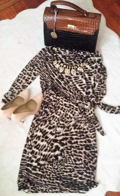 UN MISMO VESTIDO Y DOS LOOKS UN MISMO VESTIDO Y DOS LOOKS