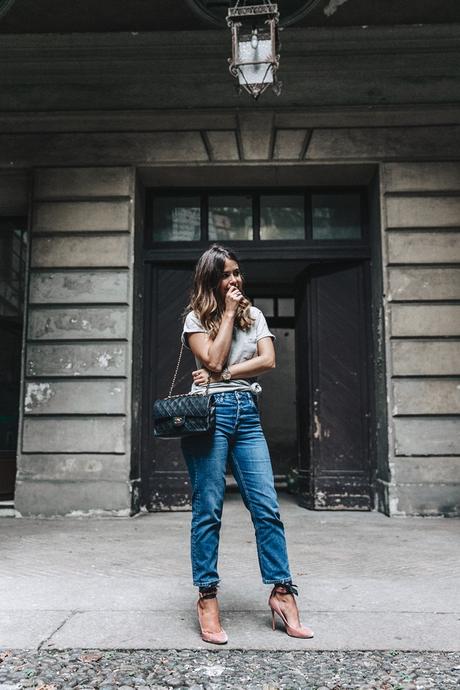 Topshop_Jeans-Jimmy_Choo_Shoes-Lace_Up-Ballerina_Heels-Grey_Top-Chanel_Vintage-Outfit-MFW-Milan-3