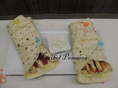 Wraps de aprovechamiento con pollo, lechuga, tomate, pimiento. Wraps de aprovechamiento con pollo, lechuga, tomate, pimiento.