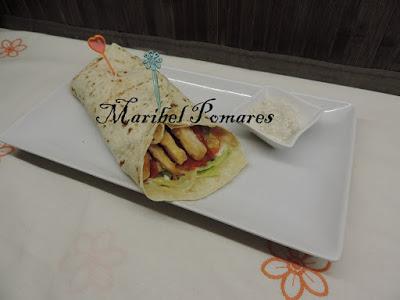 Wraps de aprovechamiento con pollo, lechuga, tomate, pimiento. Wraps de aprovechamiento con pollo, lechuga, tomate, pimiento.