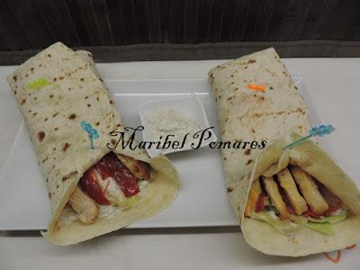 Wraps de aprovechamiento con pollo, lechuga, tomate, pimiento. Wraps de aprovechamiento con pollo, lechuga, tomate, pimiento.
