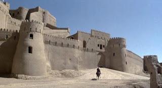 EL DESIERTO DE LOS TÁRTAROS (1940), DE DINO BUZZATI Y DE VALERIO ZURLINI (1976). LA FORTALEZA DE LA LARGA ESPERA.