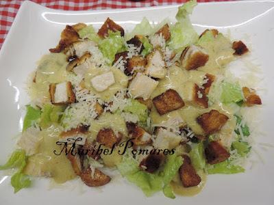 Ensalada cesar con pollo. Ensalada cesar con pollo.