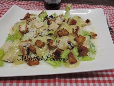 Ensalada cesar con pollo. Ensalada cesar con pollo.