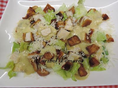 Ensalada cesar con pollo. Ensalada cesar con pollo.