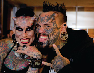 Piercings, tatoos y otras modificaciones Piercings, tatoos y otras modificaciones