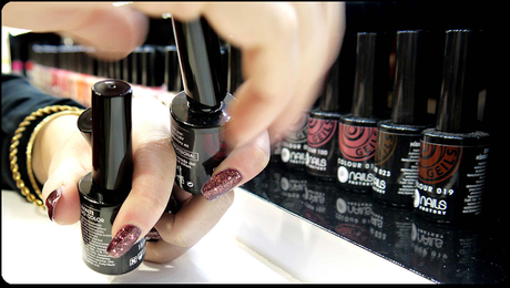 La revolución del esmalte permanente. La revolución del esmalte permanente.