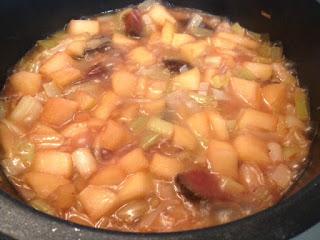 CREMA DE REMOLACHA CON PUERRO Y MANZANA CREMA DE REMOLACHA CON PUERRO Y MANZANA