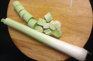 CREMA DE REMOLACHA CON PUERRO Y MANZANA CREMA DE REMOLACHA CON PUERRO Y MANZANA