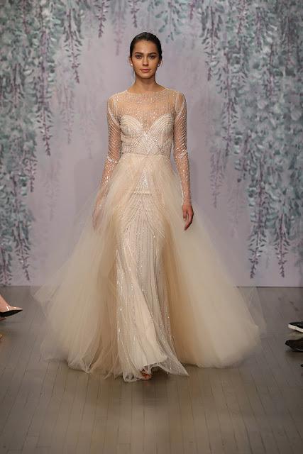 Vestido de novia de Monique Lhuiller para 2016 - Foto: Don Ashby Vestido de novia de Monique Lhuiller para 2016 - Foto: Don Ashby