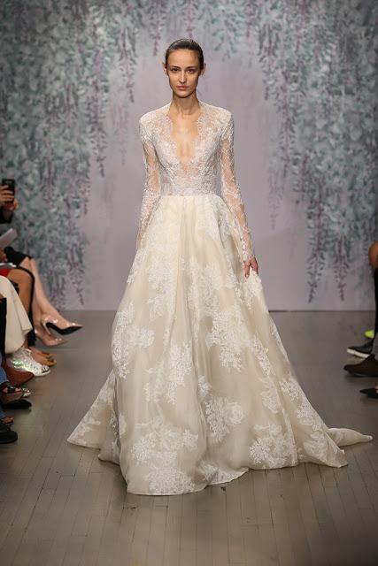 Vestido de novia de Monique Lhuiller para 2016 - Foto: Don Ashby Vestido de novia de Monique Lhuiller para 2016 - Foto: Don Ashby