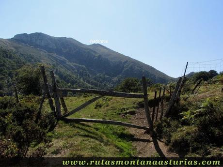 Ruta circular Taranes Tiatordos: Portilla a la salida del Monte de la Bufona