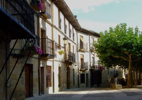 Elciego y comarca, cuna del Rioja Plaza de Elciego