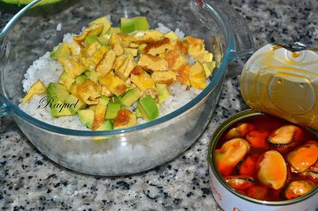 Ensalada de Arroz con Aguacate y Mejillones en Escabeche