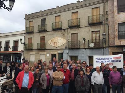 Los prejubilados de MAYASA vuelven a concentrarse en Almadén para reclamar a la SEPI y a Hacienda el cumplimiento de la sentencia que obliga a abonarles los atrasos