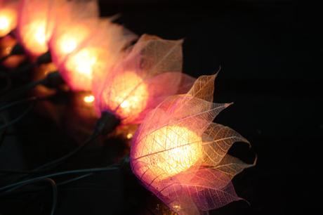 Uilizar hojas para decorar las luces del enlace - Foto: Etsy.com Uilizar hojas para decorar las luces del enlace - Foto: Etsy.com