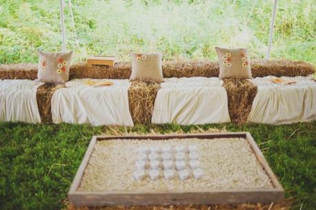Crear un ambiente chill out con pajas empaquetadas para una boda otoñal - Foto: www.elizabethannedesigns.com Crear un ambiente chill out con pajas empaquetadas para una boda otoñal - Foto: www.elizabethannedesigns.com