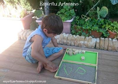 La caja sensorial de las letras de Gael La caja sensorial de las letras de Gael