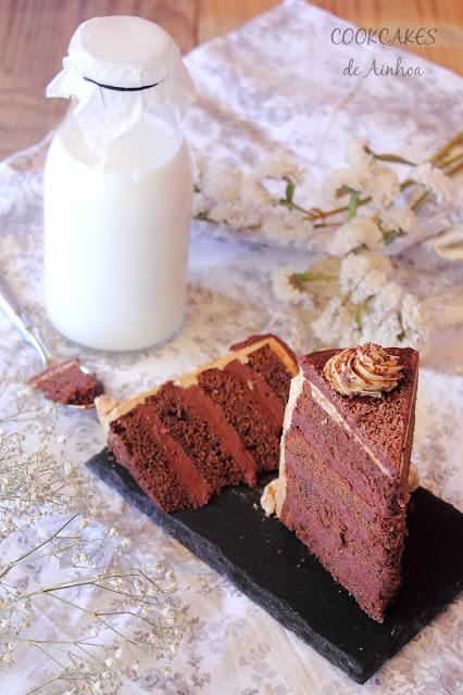 LAYER CAKE DE CHOCOLATE, CAFÉ Y BAILEYS