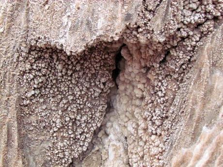 Escuchando la sal. Valle de la luna. Atacama. Chile Escuchando la sal. Valle de la luna. Atacama. Chile