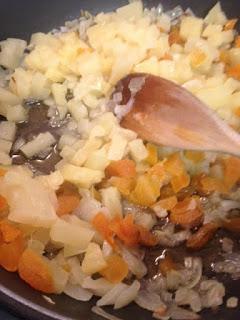 CONTRAMUSLITOS SABROSOS CON CHUTNEY DE PIÑA Y OREJONES CONTRAMUSLITOS SABROSOS CON CHUTNEY DE PIÑA Y OREJONES