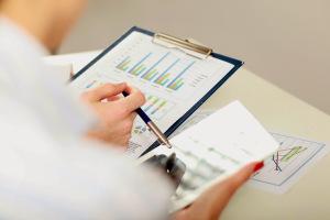 ¿CÓMO ADMINISTRAR DINERO DE MANERA SENCILLA Y SIN PERDER LA CABEZA? ¿CÓMO ADMINISTRAR DINERO DE MANERA SENCILLA Y SIN PERDER LA CABEZA?