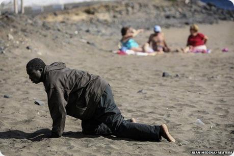 Juan Medina el fotógrafo que retrata los horrores en el mar.