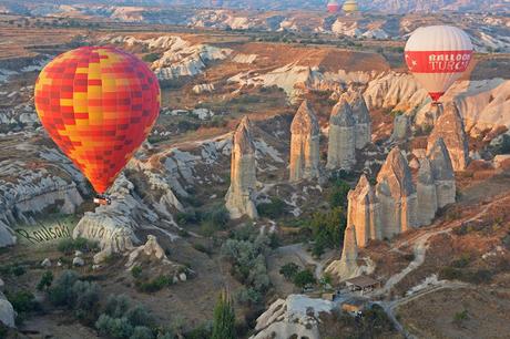 VUELO EN GLOBO EN LA CAPADOCIA VUELO EN GLOBO EN LA CAPADOCIA