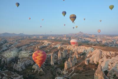 VUELO EN GLOBO EN LA CAPADOCIA VUELO EN GLOBO EN LA CAPADOCIA