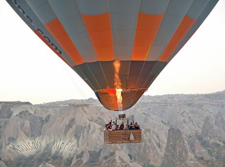 VUELO EN GLOBO EN LA CAPADOCIA VUELO EN GLOBO EN LA CAPADOCIA