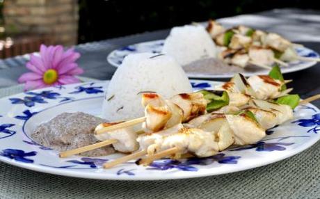 Brocheta de pollo y verduras con salsa de champiñones (#elAsaltablogs) brochetas-de-pollo-con-salsa-de-champiñones-